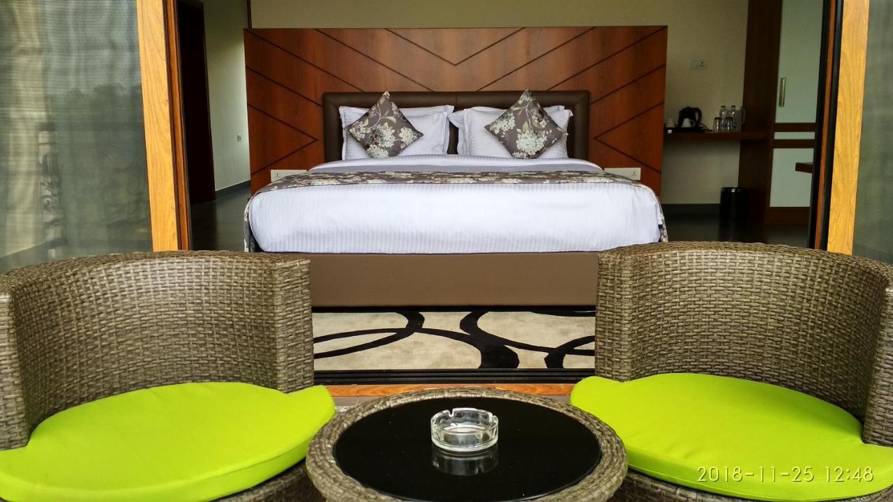 Vismita County Hotell Chikmagalūr Exteriör bild